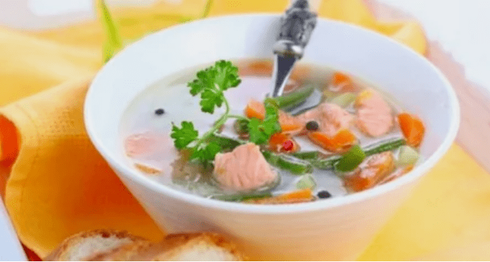 Sopa de pescado para dieta con proteína