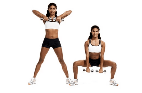 Usa mancuernas para entrenar tus abdominales y costados.