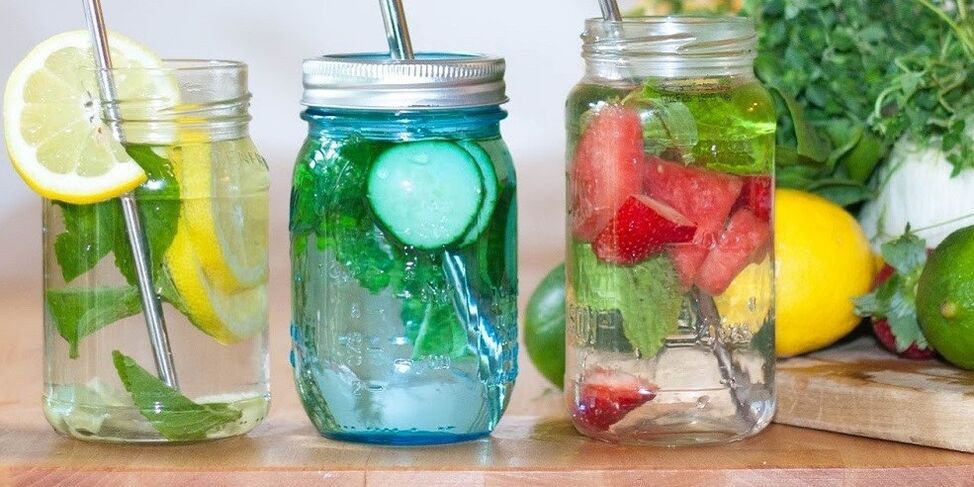 agua de frutas comestibles